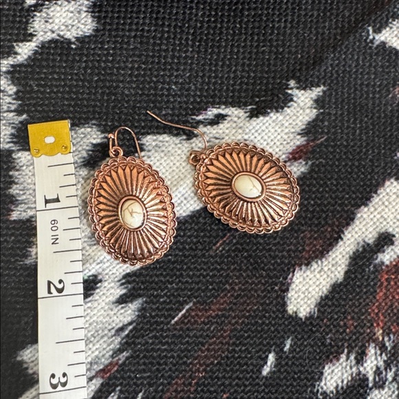 Elegant Copper-Toned Earrings - Picture 3 of 3